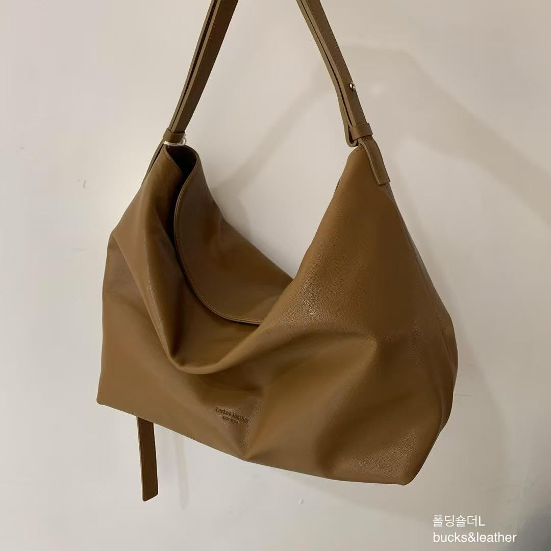 Mardi; mardi mercredi; 韓國代購;代購;korea; bag; leather; handbag; 牛皮;羊皮;手袋;皮袋;bucks & leather; fashion; 時裝; 韓國;正貨;正版;正品;韓國直送;代購直送;衛衣;hoodie; 東大門;韓國代購;韓國直送;韓國袋;韓國手袋;韓國製造;真皮手袋;牛皮袋;羊皮袋;korea; made in korea; 韓國正版