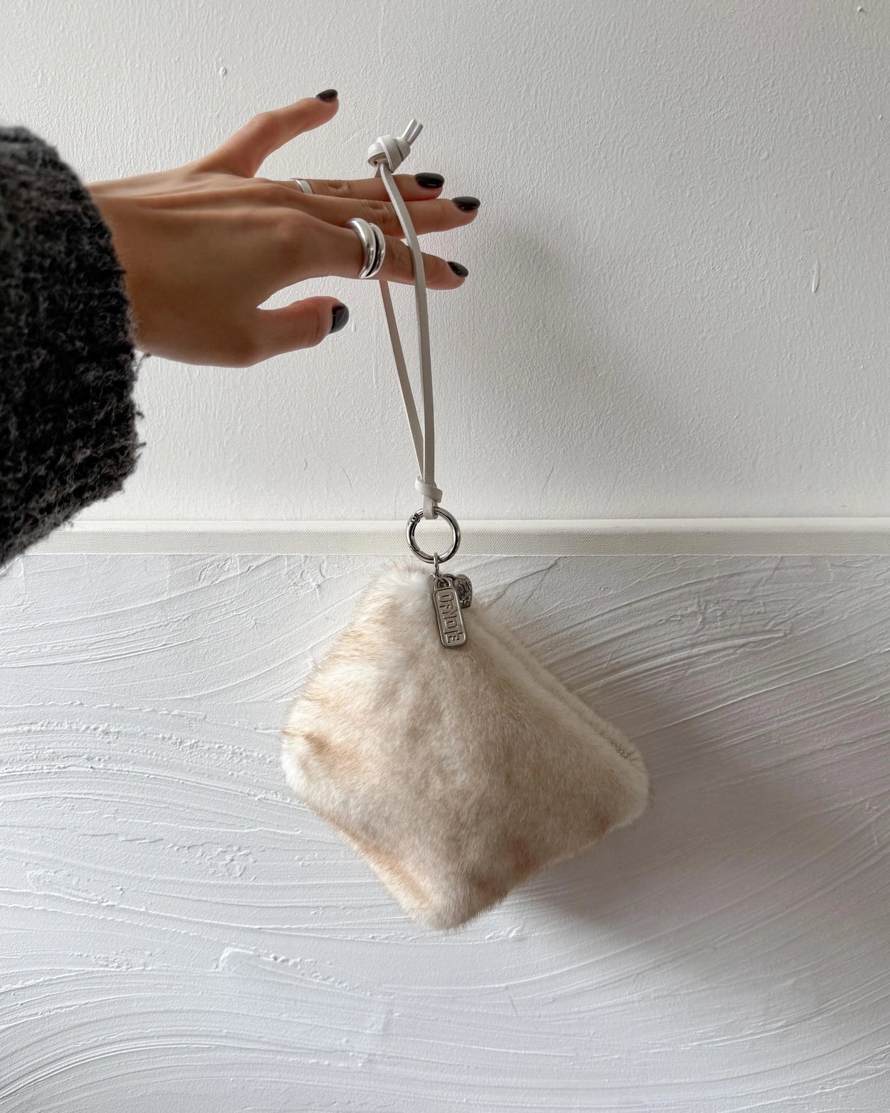 A104 毛毛收納袋仔 (仿貂毛手感)