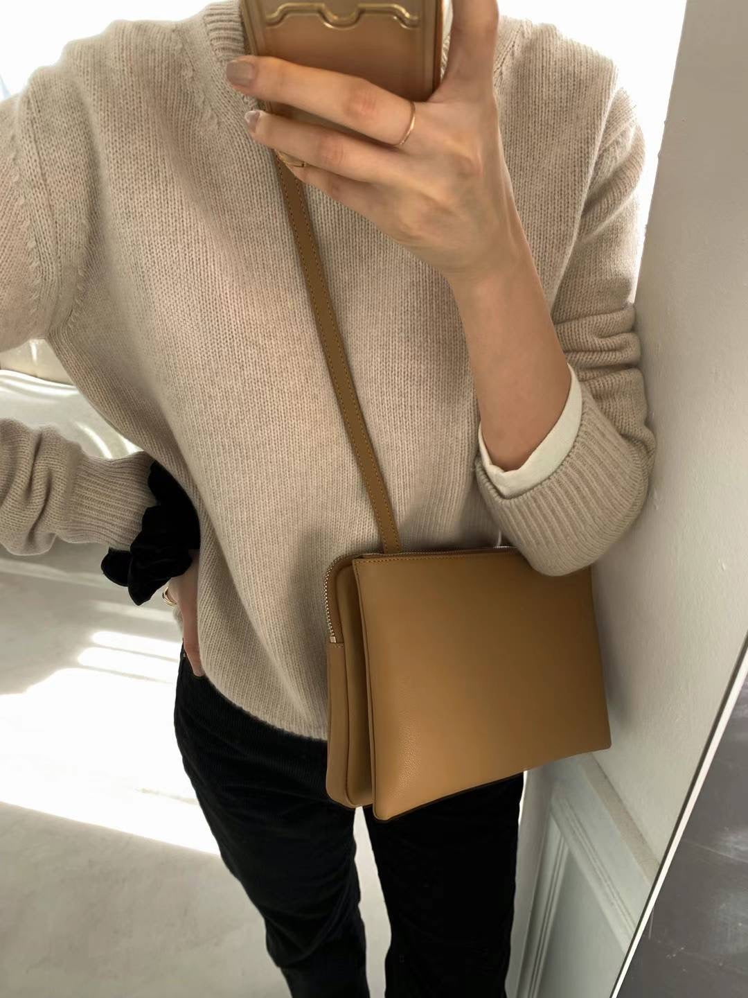 Mardi; mardi mercredi; 韓國代購;代購;korea; bag; leather; handbag; 牛皮;羊皮;手袋;皮袋;bucks & leather; fashion; 時裝; 韓國;正貨;正版;正品;韓國直送;代購直送;衛衣;hoodie; 東大門