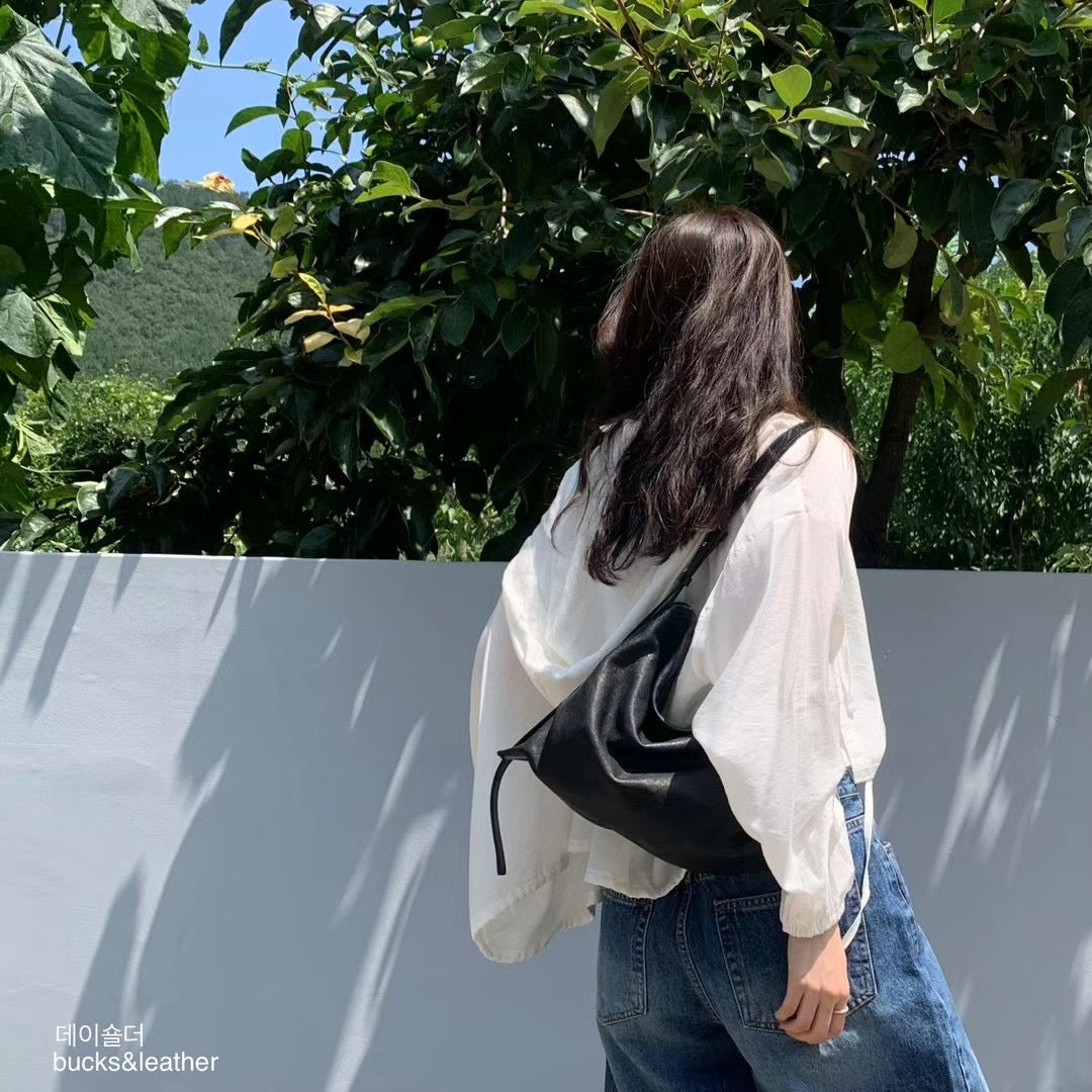 Mardi; mardi mercredi; 韓國代購;代購;korea; bag; leather; handbag; 牛皮;羊皮;手袋;皮袋;bucks & leather; fashion; 時裝; 韓國;正貨;正版;正品;韓國直送;代購直送;衛衣;hoodie; 東大門