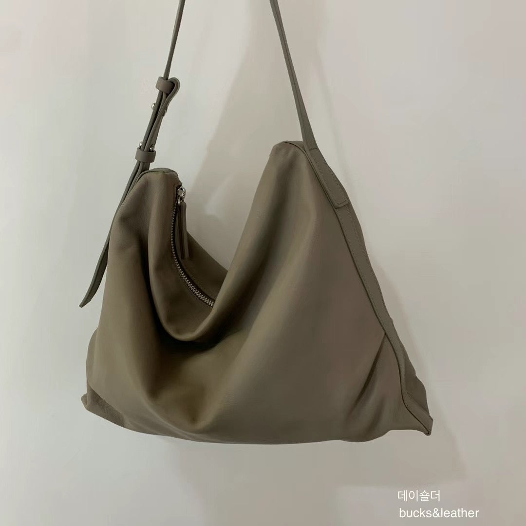 Mardi; mardi mercredi; 韓國代購;代購;korea; bag; leather; handbag; 牛皮;羊皮;手袋;皮袋;bucks & leather; fashion; 時裝; 韓國;正貨;正版;正品;韓國直送;代購直送;衛衣;hoodie; 東大門