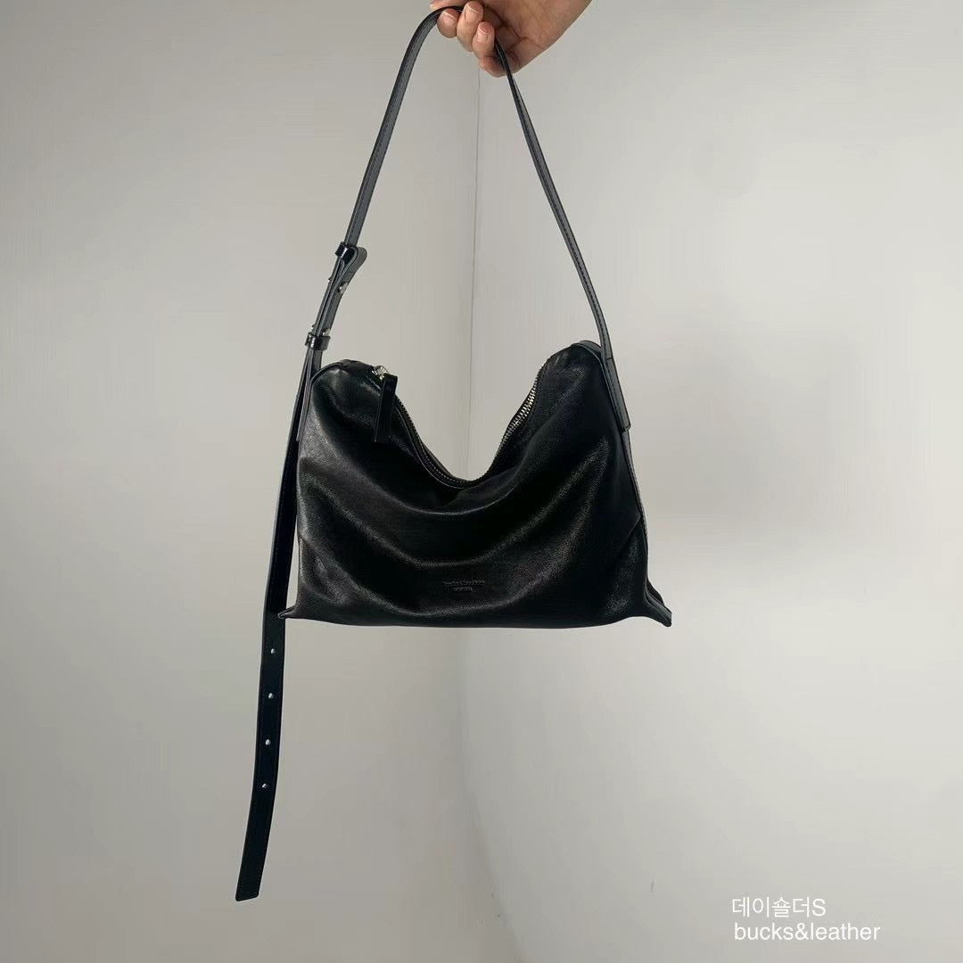 Mardi; mardi mercredi; 韓國代購;代購;korea; bag; leather; handbag; 牛皮;羊皮;手袋;皮袋;bucks & leather; fashion; 時裝; 韓國;正貨;正版;正品;韓國直送;代購直送;衛衣;hoodie; 東大門