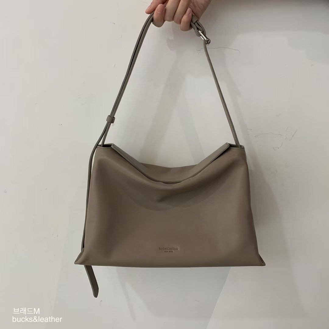 Mardi; mardi mercredi; 韓國代購;代購;korea; bag; leather; handbag; 牛皮;羊皮;手袋;皮袋;bucks & leather; fashion; 時裝; 韓國;正貨;正版;正品;韓國直送;代購直送;衛衣;hoodie; 東大門