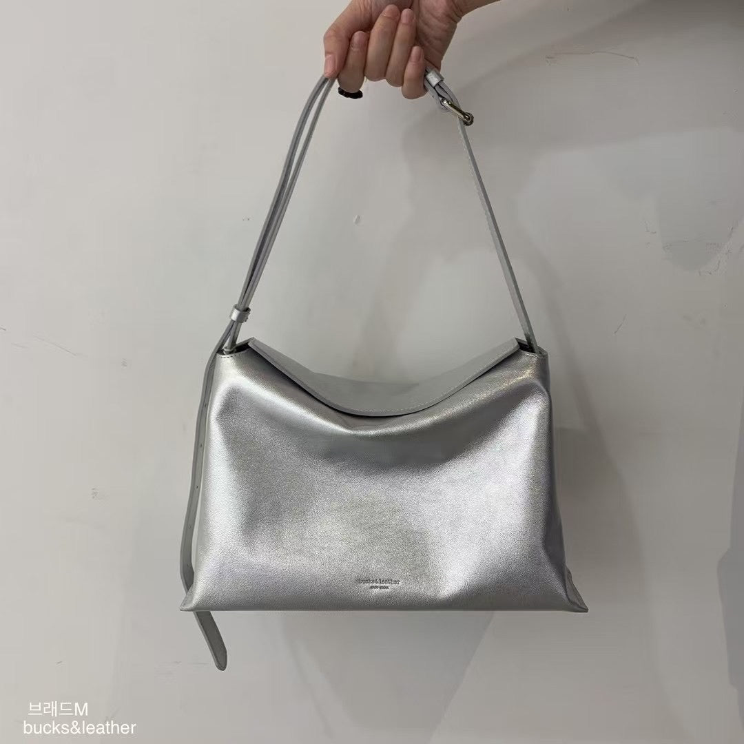 Mardi; mardi mercredi; 韓國代購;代購;korea; bag; leather; handbag; 牛皮;羊皮;手袋;皮袋;bucks & leather; fashion; 時裝; 韓國;正貨;正版;正品;韓國直送;代購直送;衛衣;hoodie; 東大門