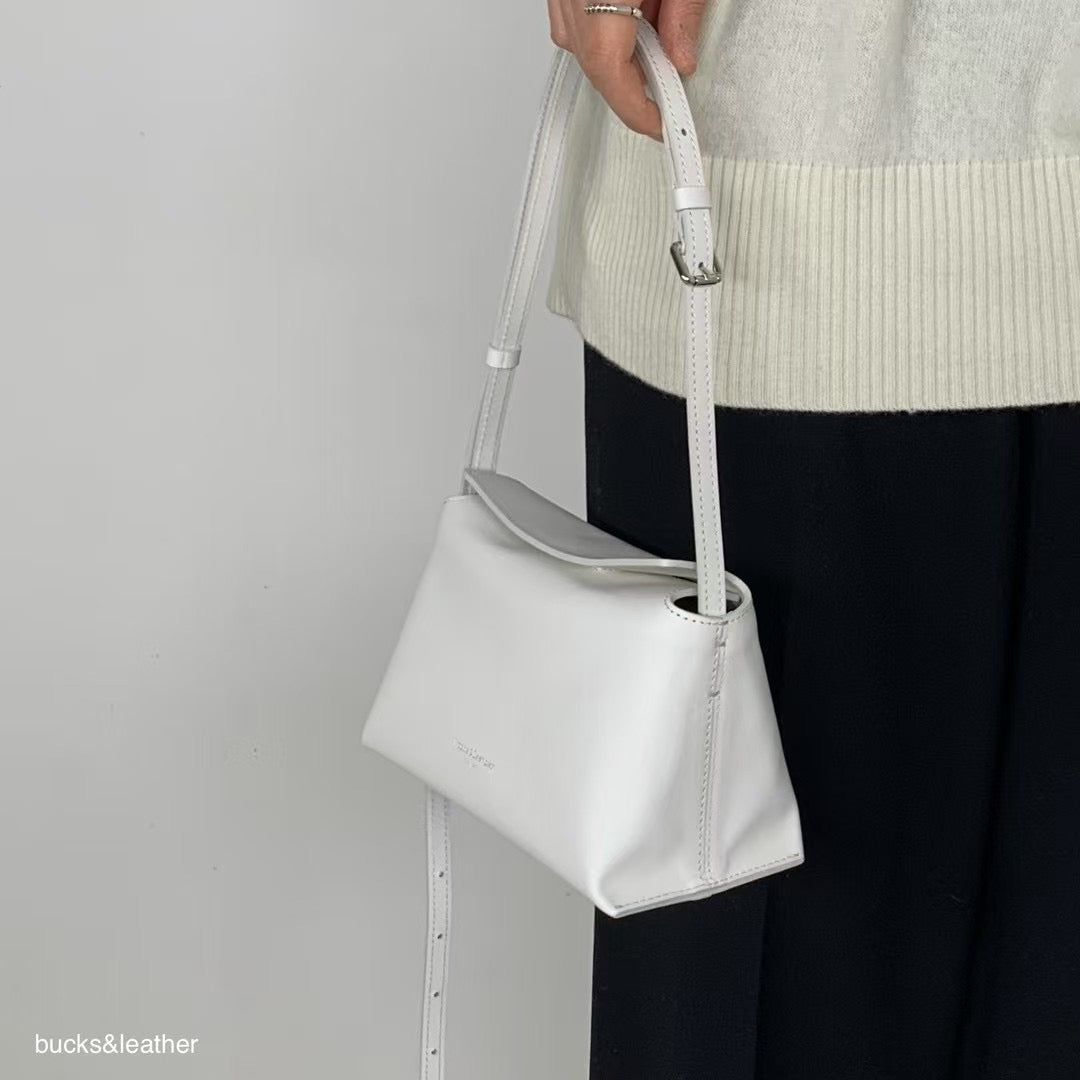 Mardi; mardi mercredi; 韓國代購;代購;korea; bag; leather; handbag; 牛皮;羊皮;手袋;皮袋;bucks & leather; fashion; 時裝; 韓國;正貨;正版;正品;韓國直送;代購直送;衛衣;hoodie; 東大門