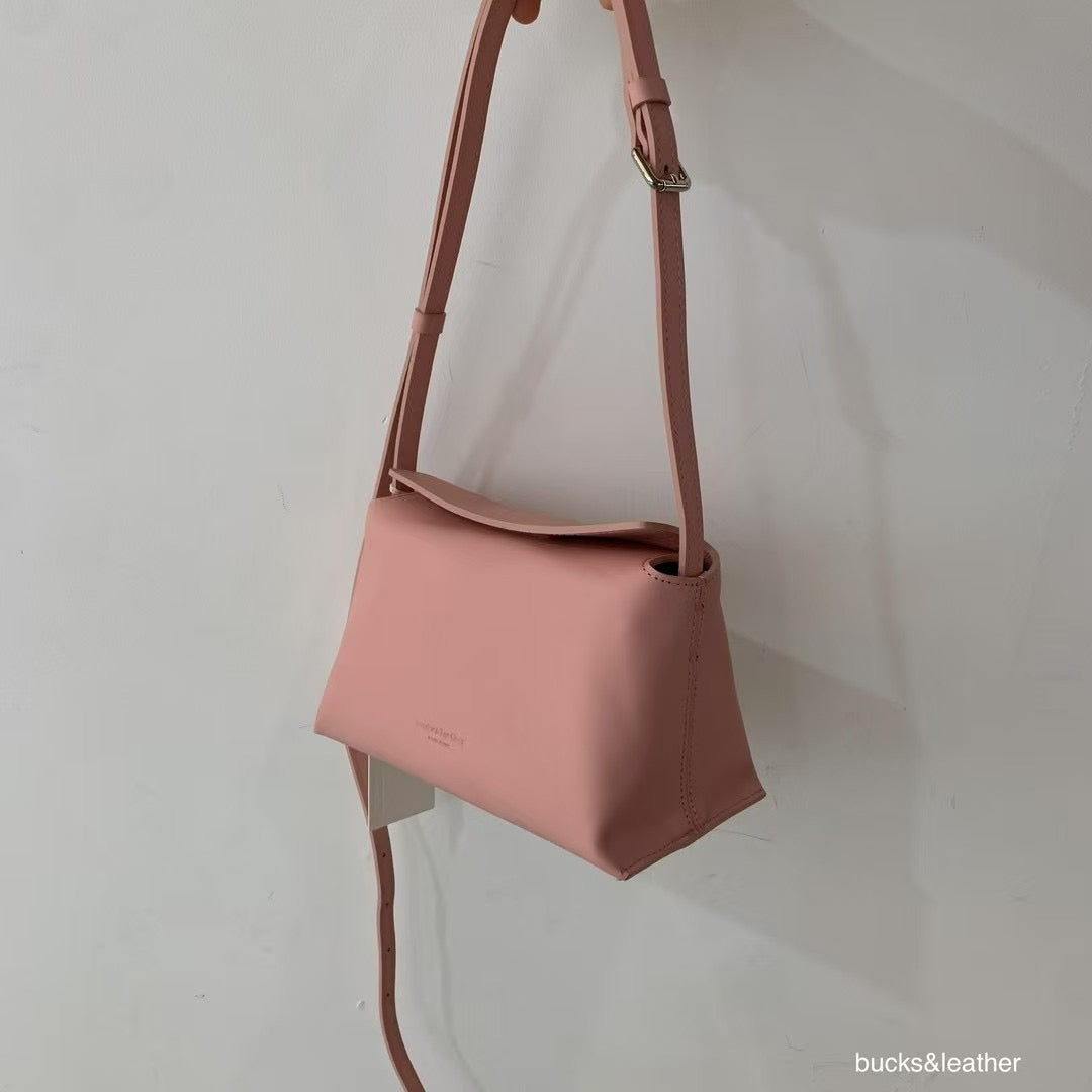 Mardi; mardi mercredi; 韓國代購;代購;korea; bag; leather; handbag; 牛皮;羊皮;手袋;皮袋;bucks & leather; fashion; 時裝; 韓國;正貨;正版;正品;韓國直送;代購直送;衛衣;hoodie; 東大門