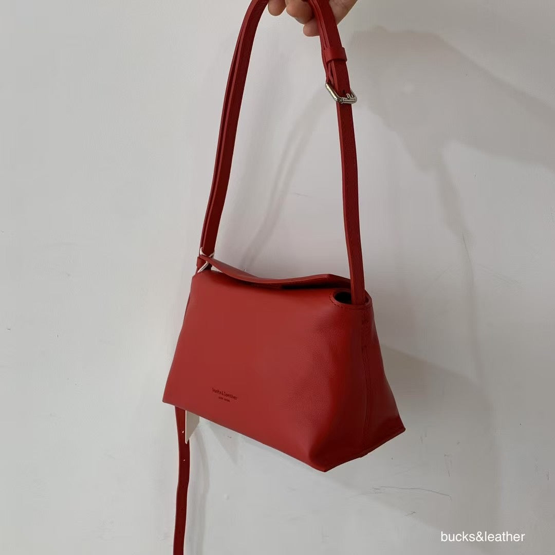 Mardi; mardi mercredi; 韓國代購;代購;korea; bag; leather; handbag; 牛皮;羊皮;手袋;皮袋;bucks & leather; fashion; 時裝; 韓國;正貨;正版;正品;韓國直送;代購直送;衛衣;hoodie; 東大門
