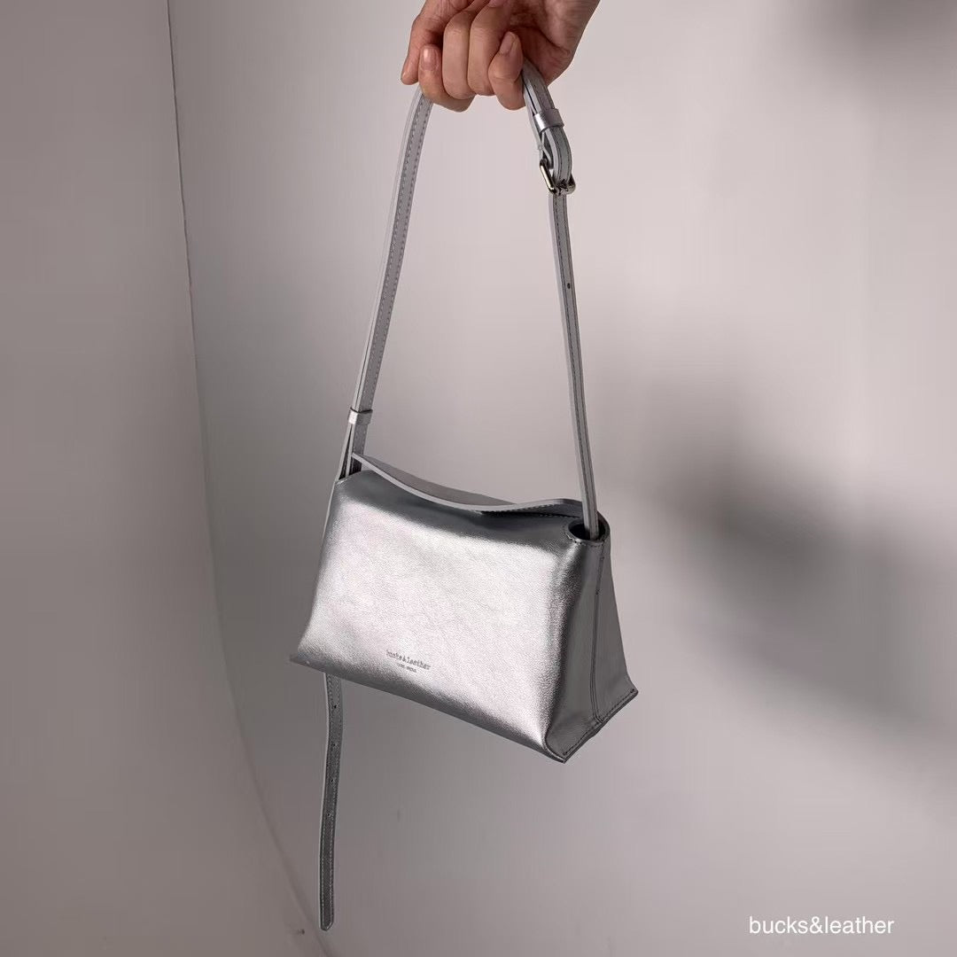 Mardi; mardi mercredi; 韓國代購;代購;korea; bag; leather; handbag; 牛皮;羊皮;手袋;皮袋;bucks & leather; fashion; 時裝; 韓國;正貨;正版;正品;韓國直送;代購直送;衛衣;hoodie; 東大門