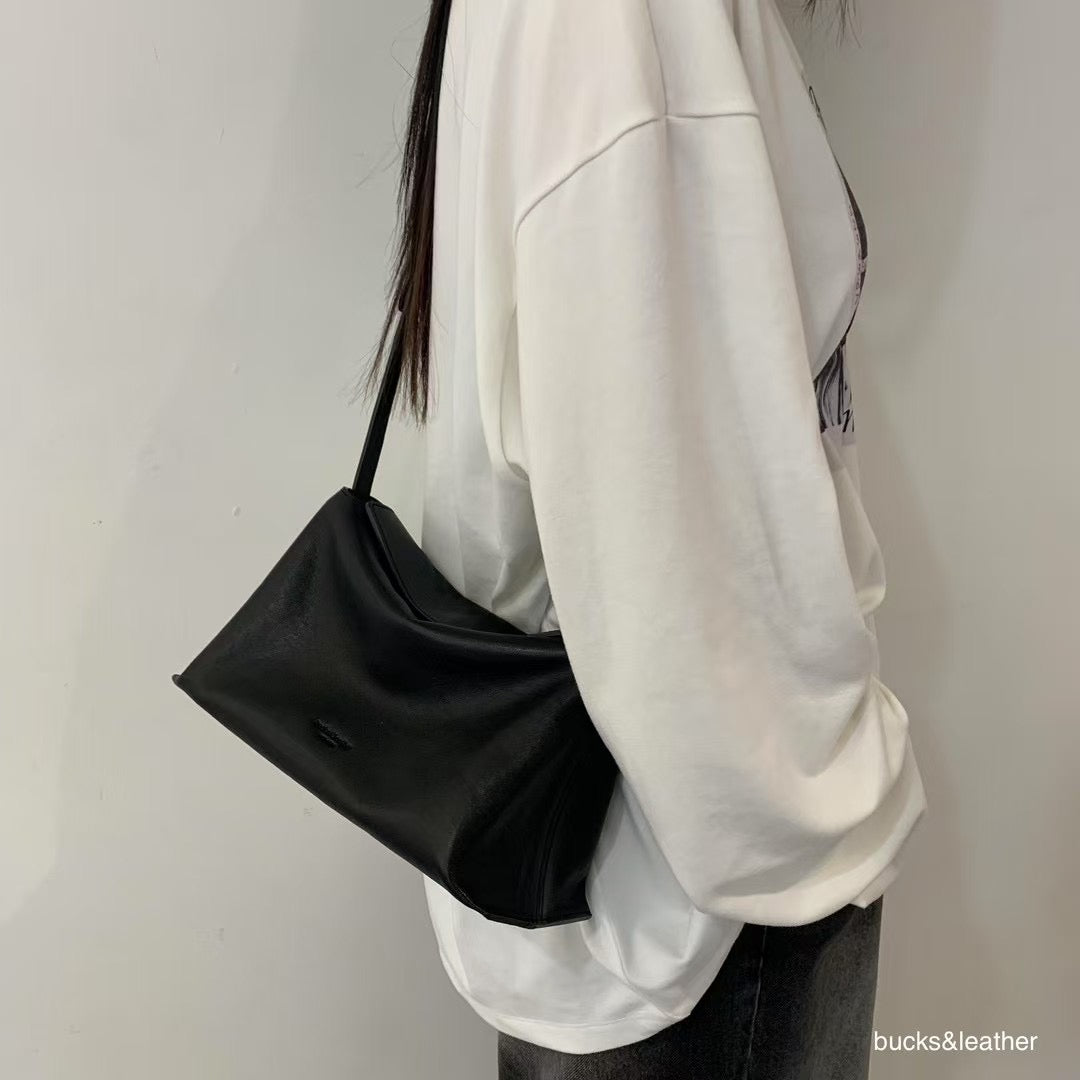 Mardi; mardi mercredi; 韓國代購;代購;korea; bag; leather; handbag; 牛皮;羊皮;手袋;皮袋;bucks & leather; fashion; 時裝; 韓國;正貨;正版;正品;韓國直送;代購直送;衛衣;hoodie; 東大門