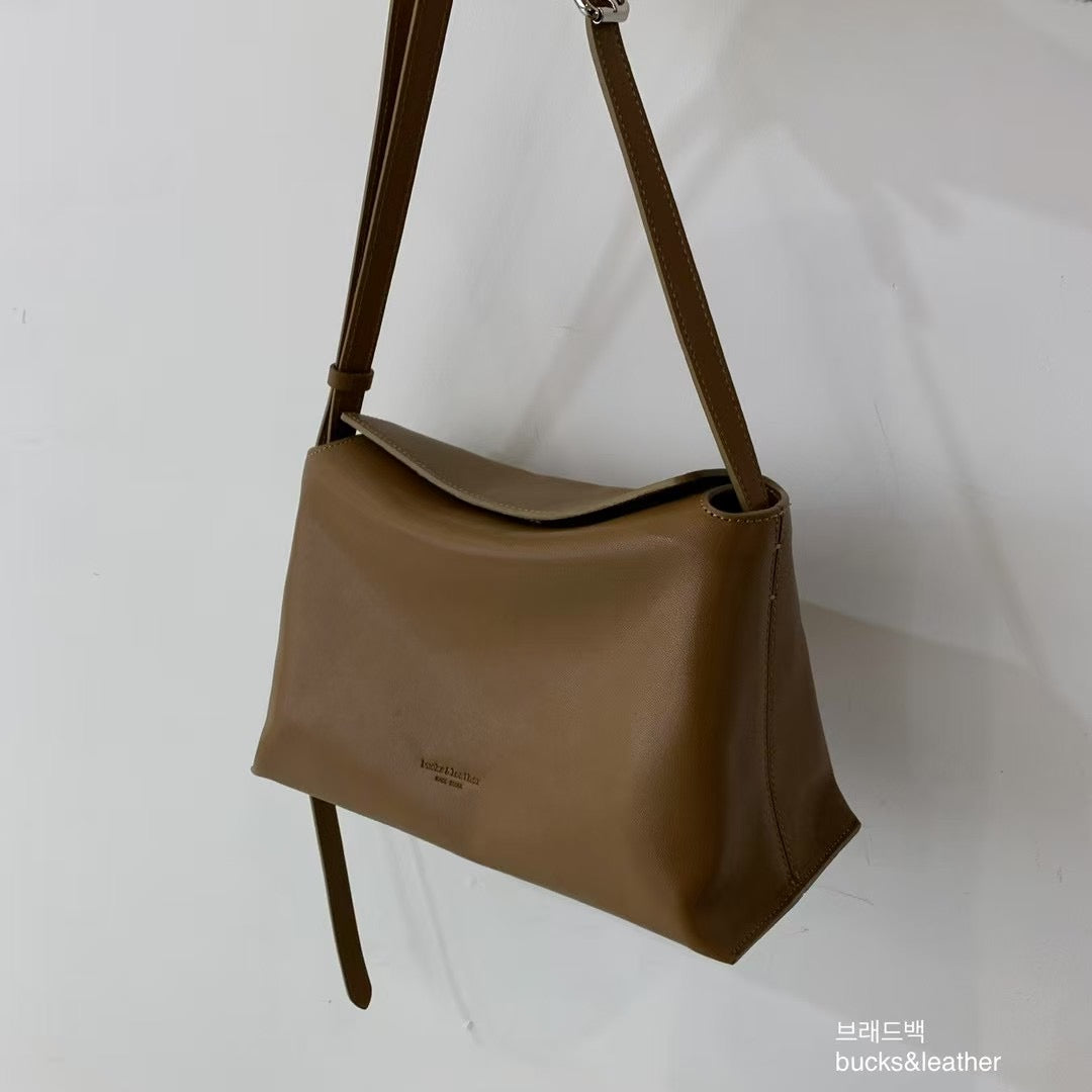 Mardi; mardi mercredi; 韓國代購;代購;korea; bag; leather; handbag; 牛皮;羊皮;手袋;皮袋;bucks & leather; fashion; 時裝; 韓國;正貨;正版;正品;韓國直送;代購直送;衛衣;hoodie; 東大門