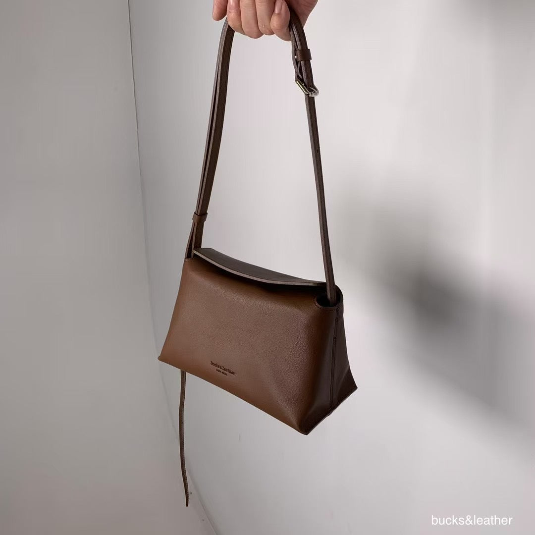 Mardi; mardi mercredi; 韓國代購;代購;korea; bag; leather; handbag; 牛皮;羊皮;手袋;皮袋;bucks & leather; fashion; 時裝; 韓國;正貨;正版;正品;韓國直送;代購直送;衛衣;hoodie; 東大門