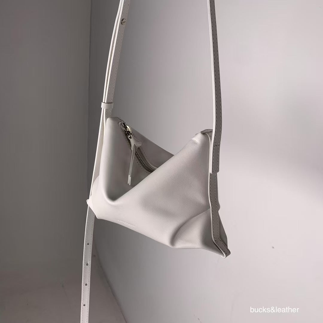 Mardi; mardi mercredi; 韓國代購;代購;korea; bag; leather; handbag; 牛皮;羊皮;手袋;皮袋;bucks & leather; fashion; 時裝; 韓國;正貨;正版;正品;韓國直送;代購直送;衛衣;hoodie; 東大門