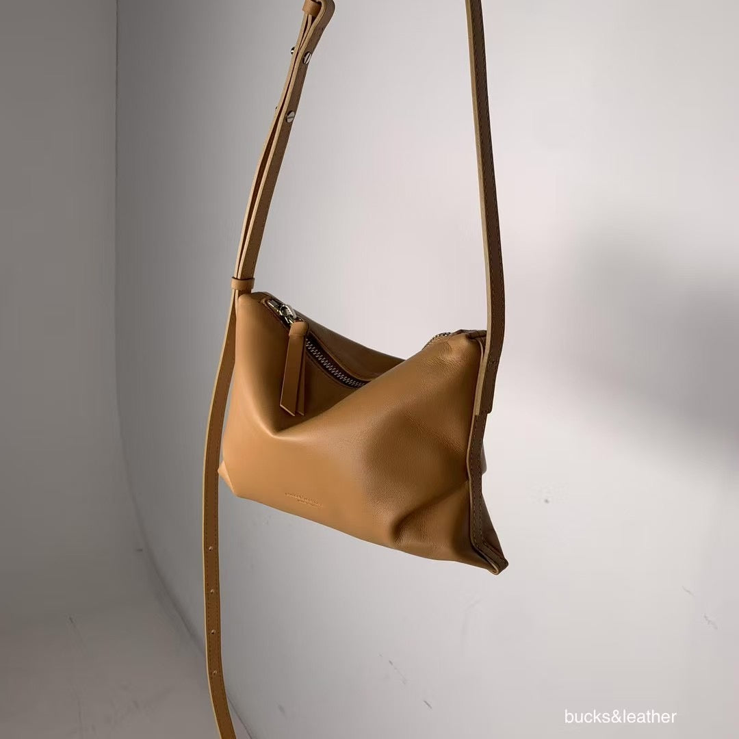 Mardi; mardi mercredi; 韓國代購;代購;korea; bag; leather; handbag; 牛皮;羊皮;手袋;皮袋;bucks & leather; fashion; 時裝; 韓國;正貨;正版;正品;韓國直送;代購直送;衛衣;hoodie; 東大門