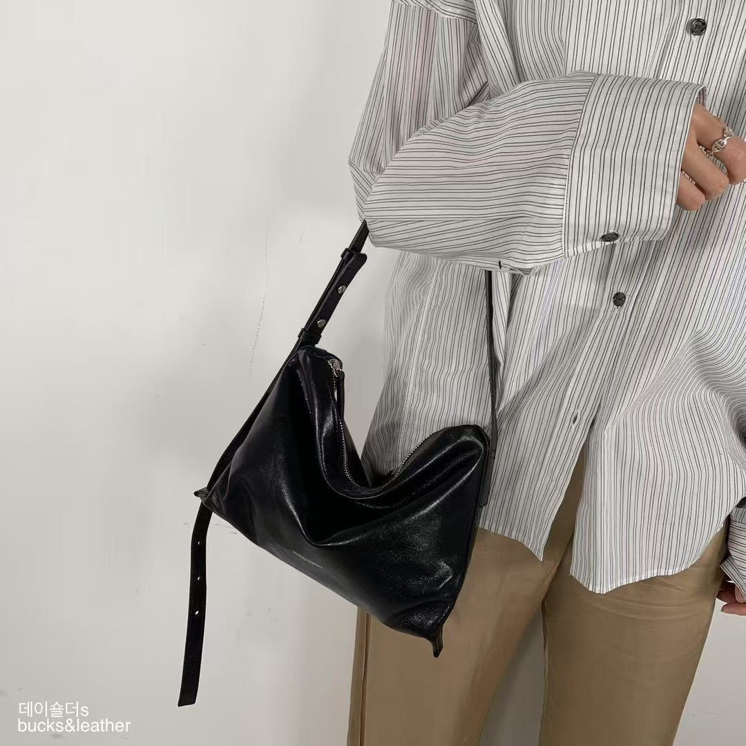 Mardi; mardi mercredi; 韓國代購;代購;korea; bag; leather; handbag; 牛皮;羊皮;手袋;皮袋;bucks & leather; fashion; 時裝; 韓國;正貨;正版;正品;韓國直送;代購直送;衛衣;hoodie; 東大門