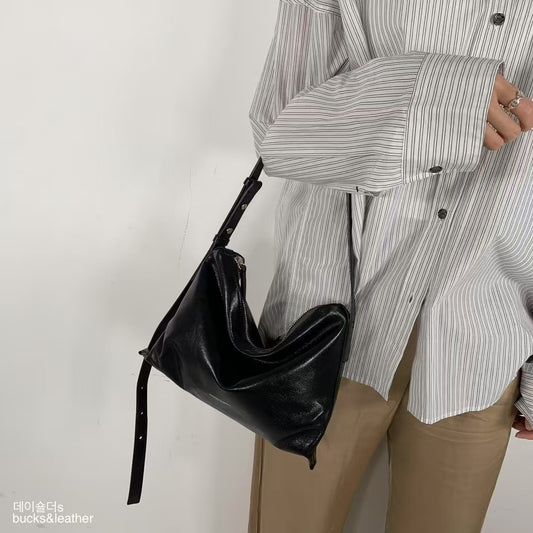 Mardi; mardi mercredi; 韓國代購;代購;korea; bag; leather; handbag; 牛皮;羊皮;手袋;皮袋;bucks & leather; fashion; 時裝; 韓國;正貨;正版;正品;韓國直送;代購直送;衛衣;hoodie; 東大門