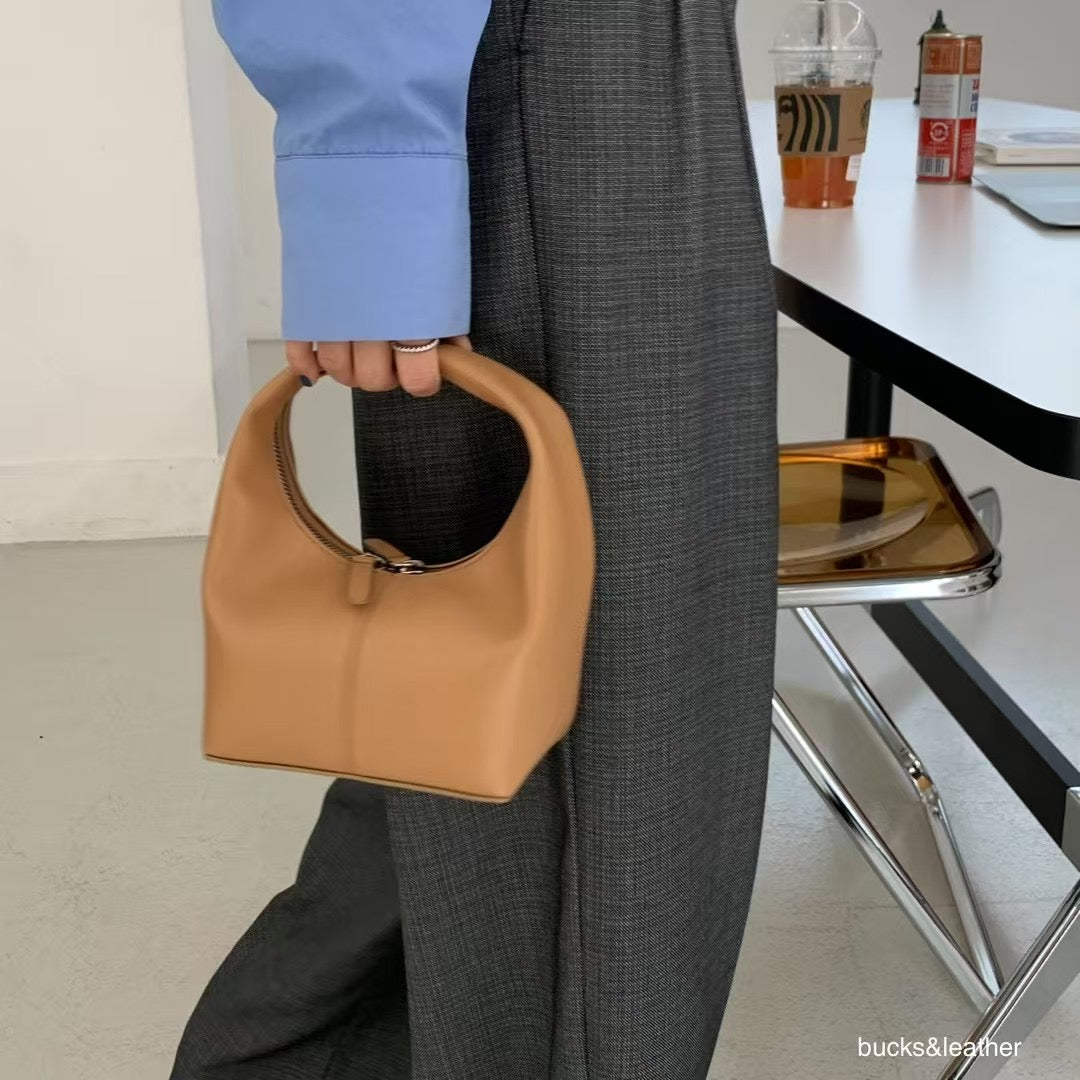 Mardi; mardi mercredi; 韓國代購;代購;korea; bag; leather; handbag; 牛皮;羊皮;手袋;皮袋;bucks & leather; fashion; 時裝; 韓國;正貨;正版;正品;韓國直送;代購直送;衛衣;hoodie; 東大門;韓國代購;韓國直送;韓國袋;韓國手袋;韓國製造;真皮手袋;牛皮袋;羊皮袋;korea; made in korea; 韓國正版