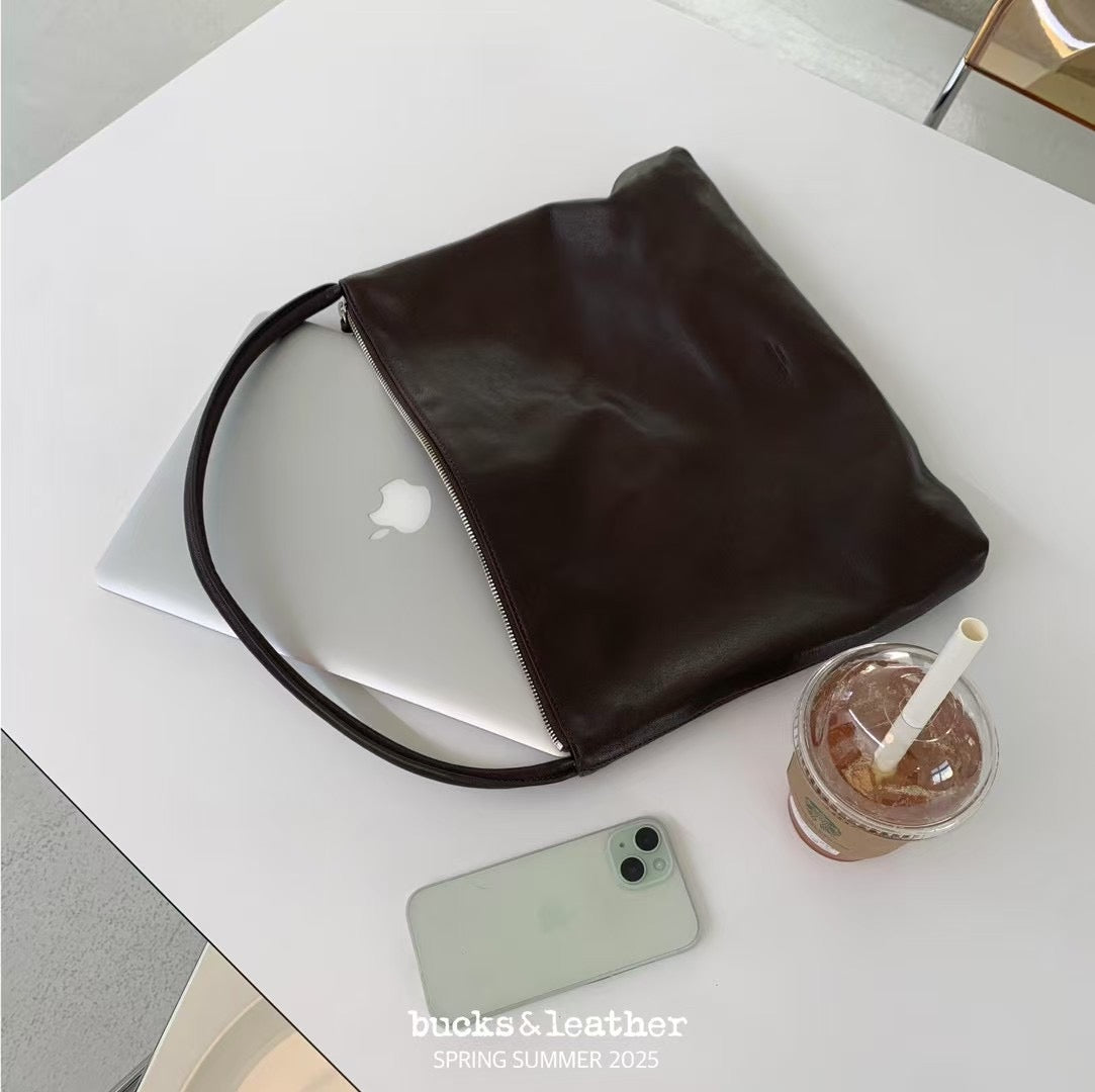 Mardi; mardi mercredi; 韓國代購;代購;korea; bag; leather; handbag; 牛皮;羊皮;手袋;皮袋;bucks & leather; fashion; 時裝; 韓國;正貨;正版;正品;韓國直送;代購直送;衛衣;hoodie; 東大門;韓國代購;韓國直送;韓國袋;韓國手袋;韓國製造;真皮手袋;牛皮袋;羊皮袋;korea; made in korea; 韓國正版