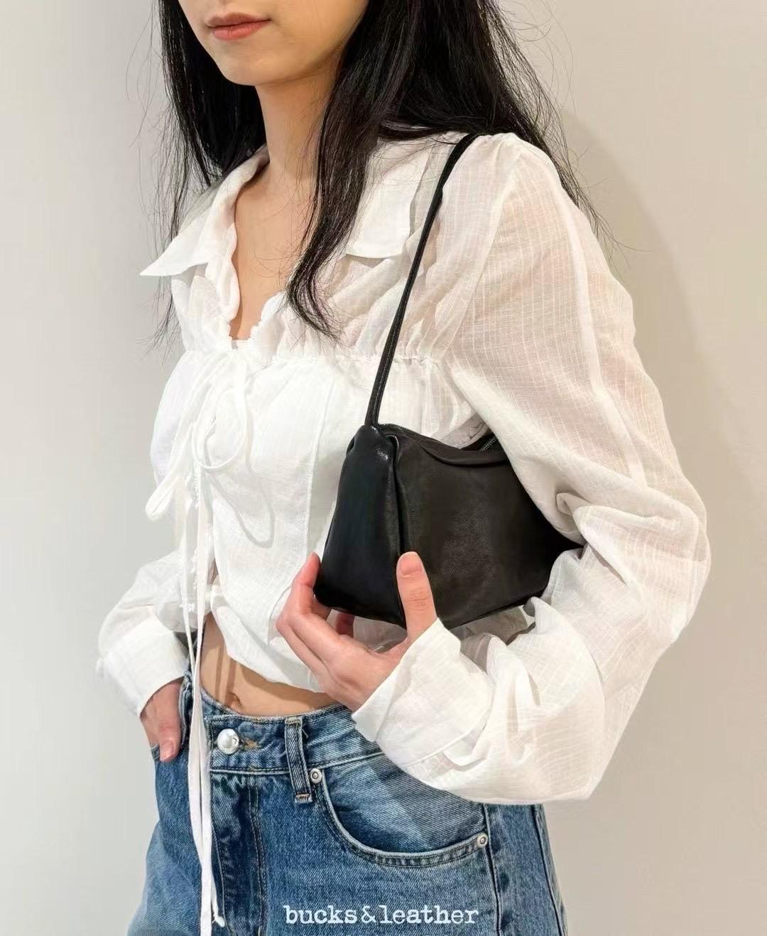 Mardi; mardi mercredi; 韓國代購;代購;korea; bag; leather; handbag; 牛皮;羊皮;手袋;皮袋;bucks & leather; fashion; 時裝; 韓國;正貨;正版;正品;韓國直送;代購直送;衛衣;hoodie; 東大門;韓國代購;韓國直送;韓國袋;韓國手袋;韓國製造;真皮手袋;牛皮袋;羊皮袋;korea; made in korea; 韓國正版