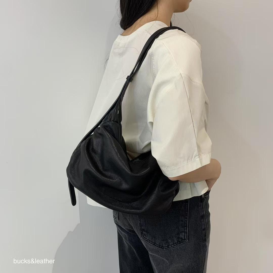 Mardi; mardi mercredi; 韓國代購;代購;korea; bag; leather; handbag; 牛皮;羊皮;手袋;皮袋;bucks & leather; fashion; 時裝; 韓國;正貨;正版;正品;韓國直送;代購直送;衛衣;hoodie; 東大門;韓國代購;韓國直送;韓國袋;韓國手袋;韓國製造;真皮手袋;牛皮袋;羊皮袋;korea; made in korea; 韓國正版