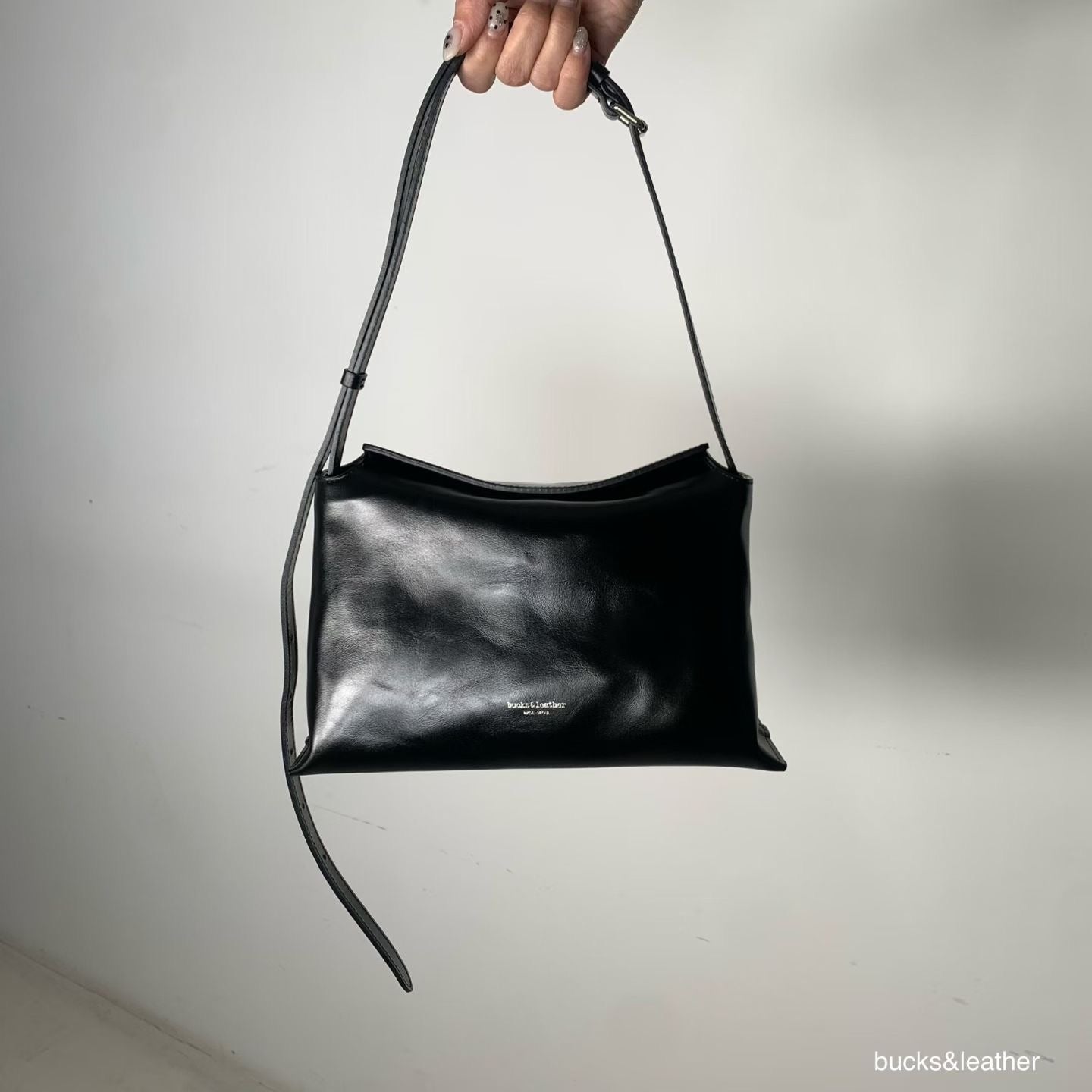 B207M bucks&leather ｜Bread Bag/亮面牛皮（中）