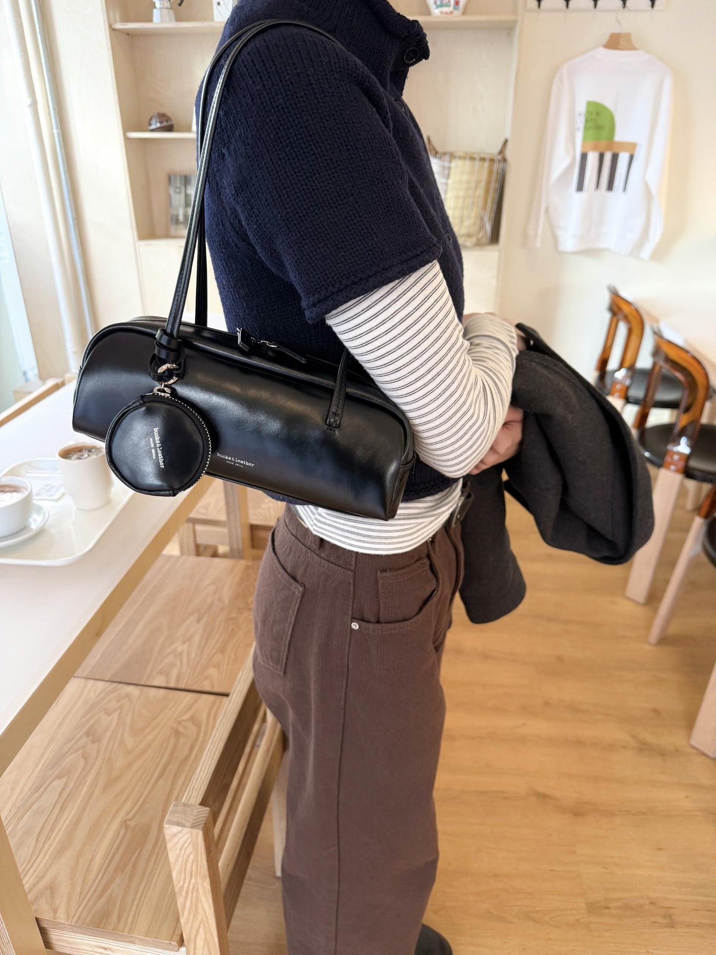 B203 牛皮亮面法棍袋 (細)