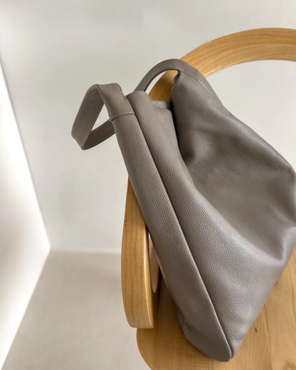 B230L Bucks&Leather Carpet Hobo ｜牛皮（L）