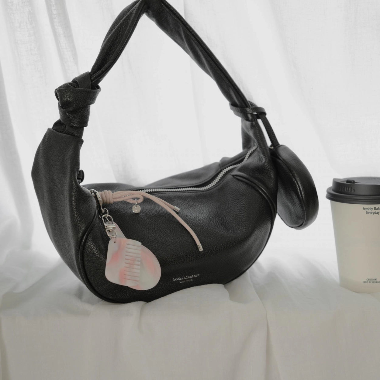 Mardi; mardi mercredi; 韓國代購；代購；korea; bag; leather; handbag; 牛皮；羊皮；手袋；皮袋；bucks & leather; fashion; 時裝； 韓國；正貨；正版；正品；韓國直送；代購直送；衛衣；hoodie; 東大門