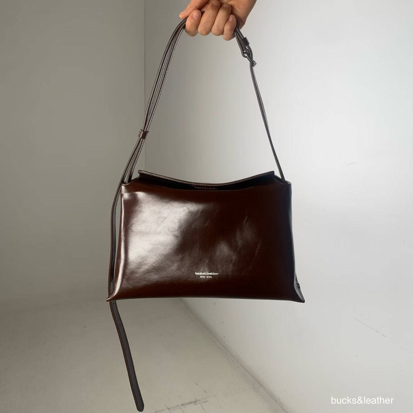 B207M bucks&leather ｜Bread Bag/亮面牛皮（中）