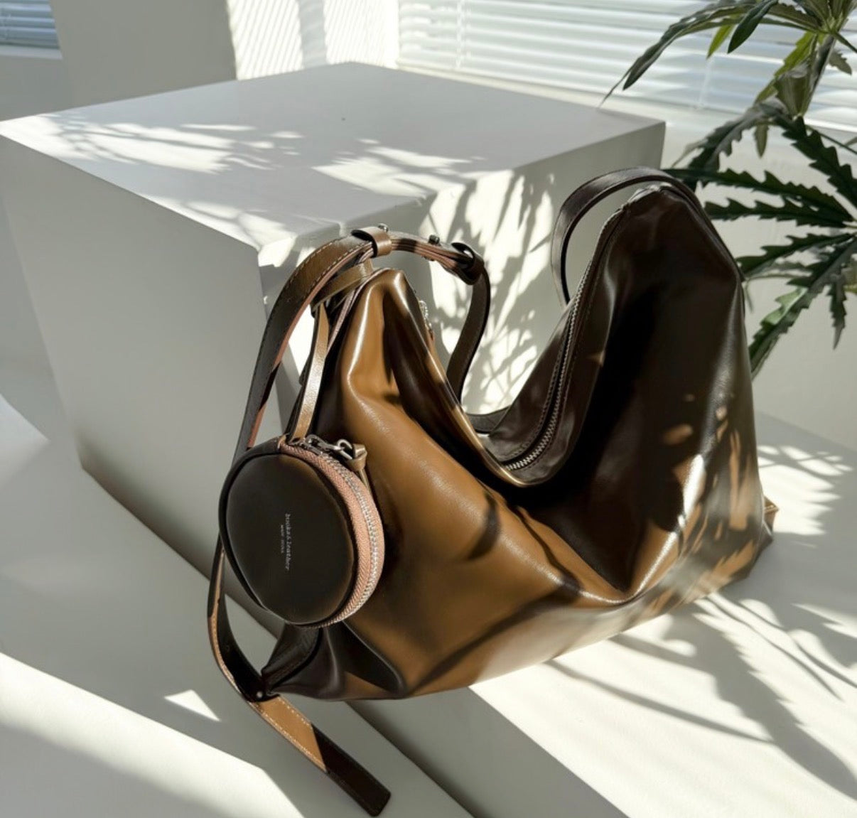 B204 bucks&leather ｜Day Shoulder/亮面牛皮