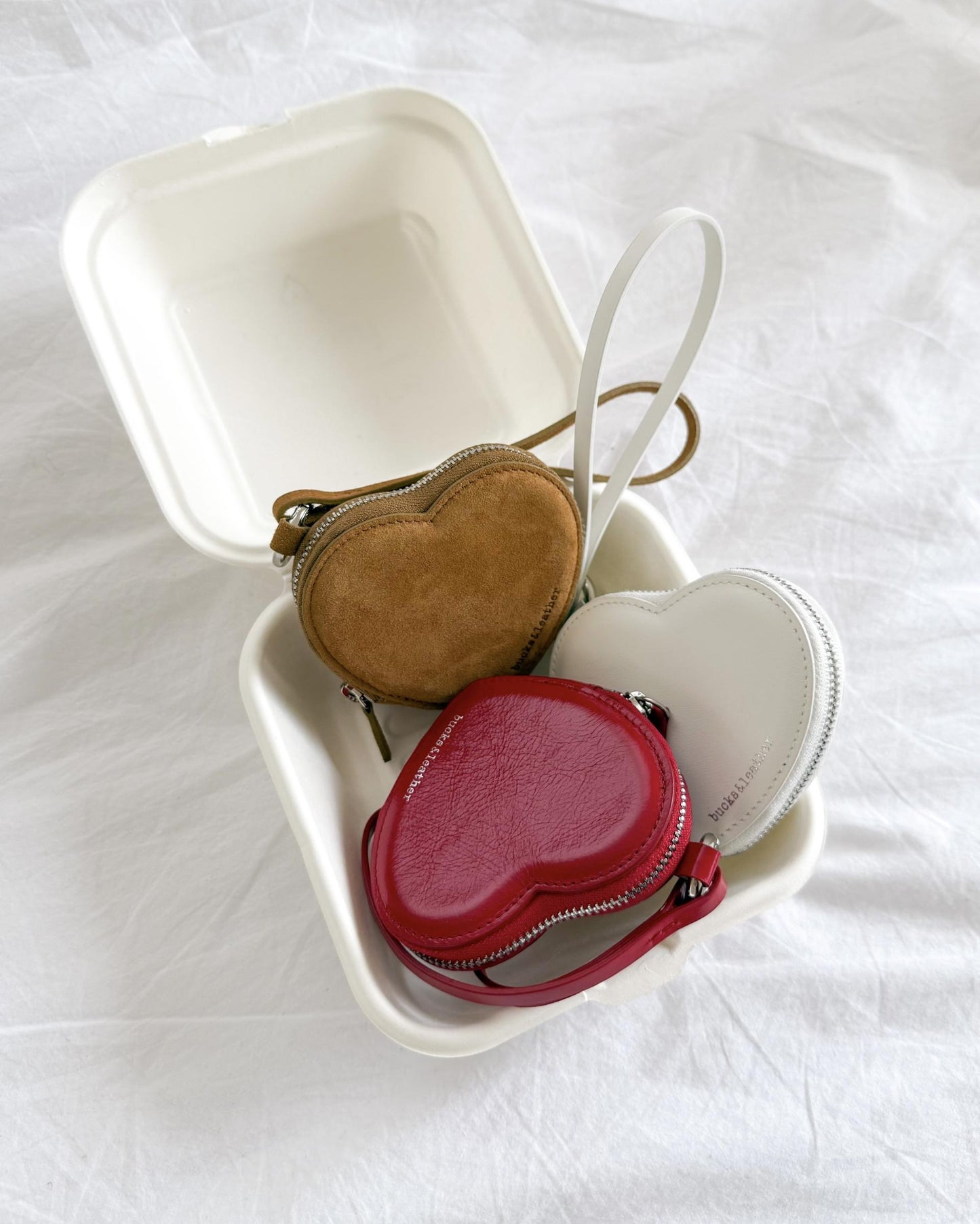 A106 (bucks&leather) Heart Pouch