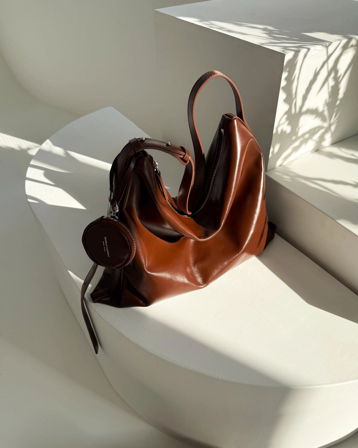 B204 bucks&leather ｜Day Shoulder/亮面牛皮