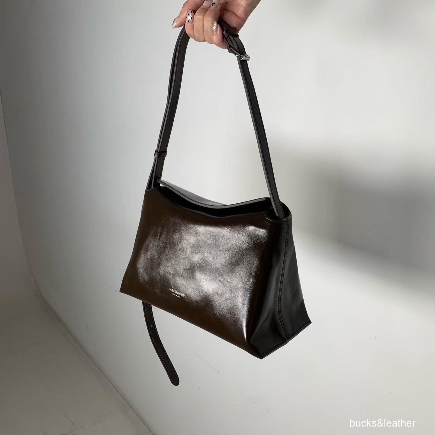 B207M bucks&leather ｜Bread Bag/亮面牛皮（中）