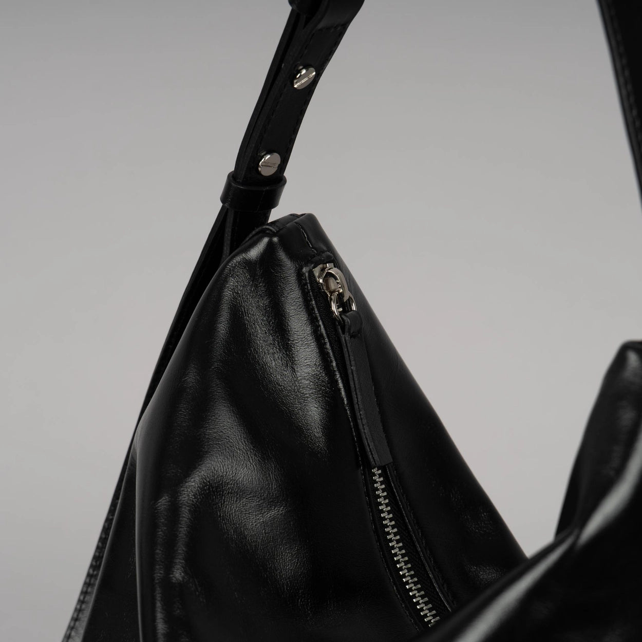 B204 bucks&leather ｜Day Shoulder/亮面牛皮