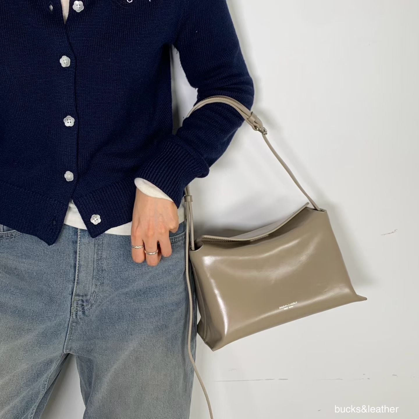 B207M bucks&leather ｜Bread Bag/亮面牛皮（中）