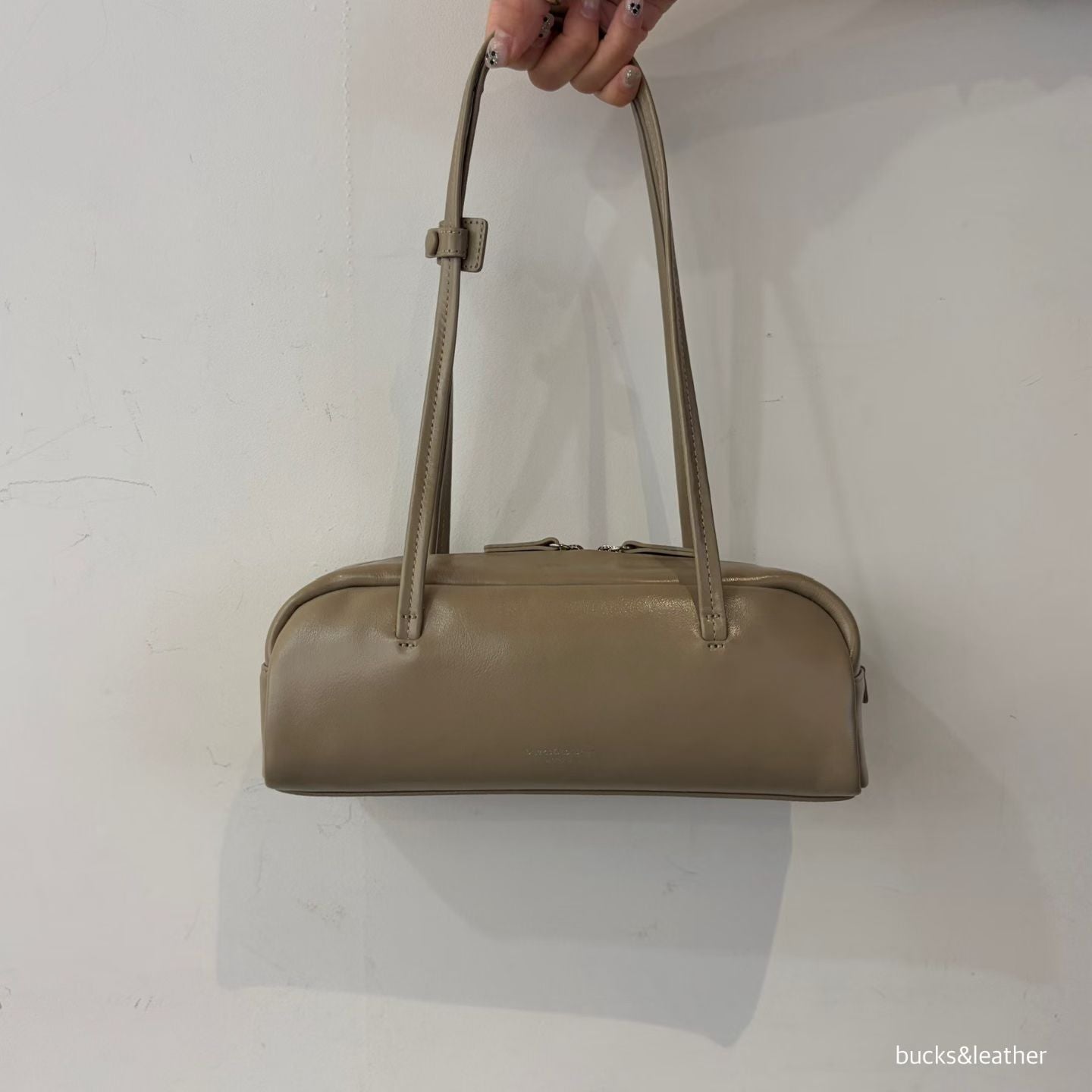 B203 牛皮亮面法棍袋 (細)