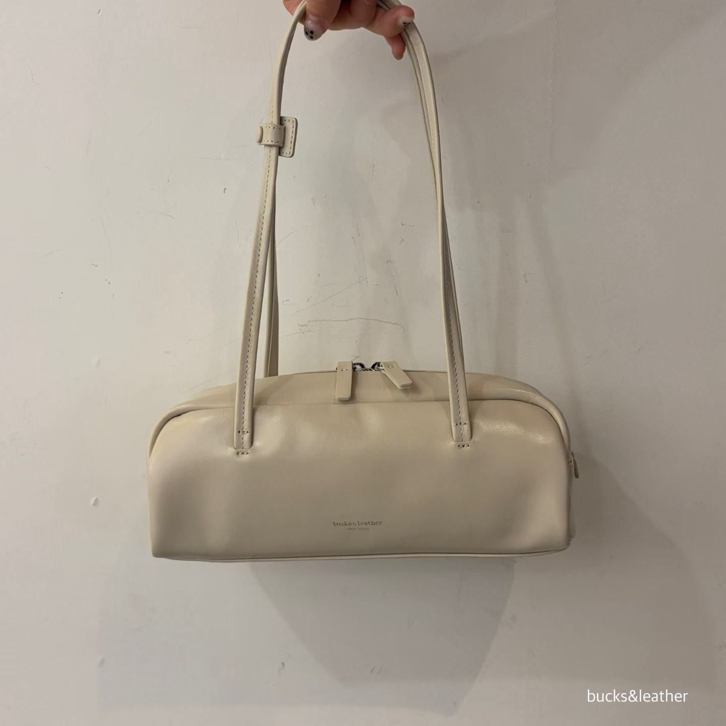 B203 牛皮亮面法棍袋 (細)