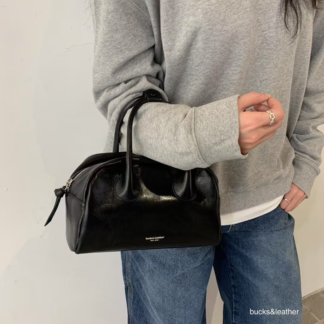 Mardi; mardi mercredi; 韓國代購；代購；korea; bag; leather; handbag; 牛皮；羊皮；手袋；皮袋；bucks & leather; fashion; 時裝； 韓國；正貨；正版；正品；韓國直送；代購直送；衛衣；hoodie; 東大門；韓國代購；韓國直送；韓國袋；韓國手袋；韓國製造；真皮手袋；牛皮袋；羊皮袋；korea; made in korea; 韓國正版