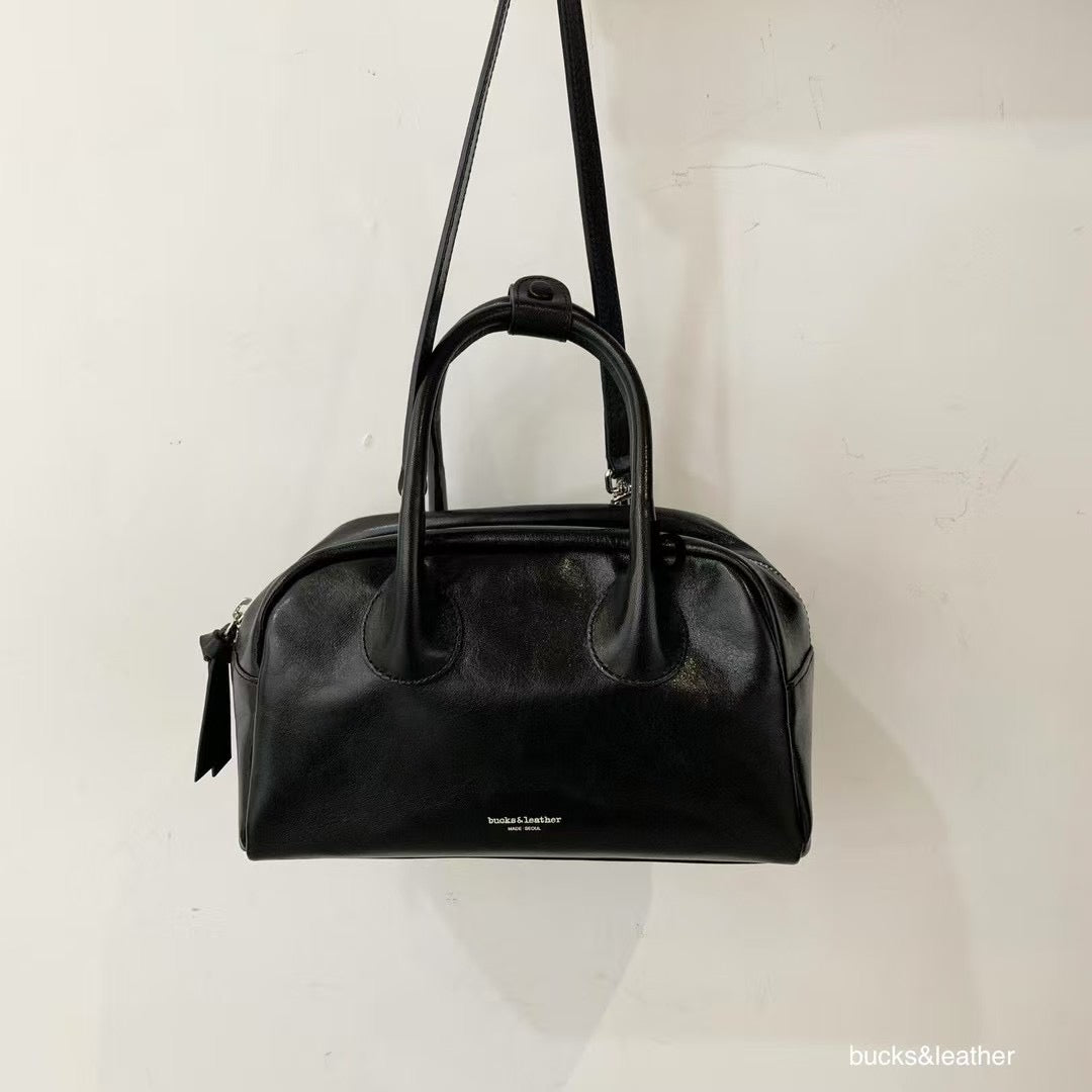 Mardi; mardi mercredi; 韓國代購；代購；korea; bag; leather; handbag; 牛皮；羊皮；手袋；皮袋；bucks & leather; fashion; 時裝； 韓國；正貨；正版；正品；韓國直送；代購直送；衛衣；hoodie; 東大門；韓國代購；韓國直送；韓國袋；韓國手袋；韓國製造；真皮手袋；牛皮袋；羊皮袋；korea; made in korea; 韓國正版