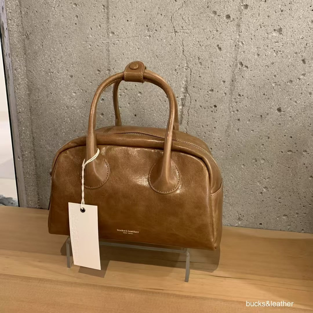 Mardi; mardi mercredi; 韓國代購；代購；korea; bag; leather; handbag; 牛皮；羊皮；手袋；皮袋；bucks & leather; fashion; 時裝； 韓國；正貨；正版；正品；韓國直送；代購直送；衛衣；hoodie; 東大門；韓國代購；韓國直送；韓國袋；韓國手袋；韓國製造；真皮手袋；牛皮袋；羊皮袋；korea; made in korea; 韓國正版