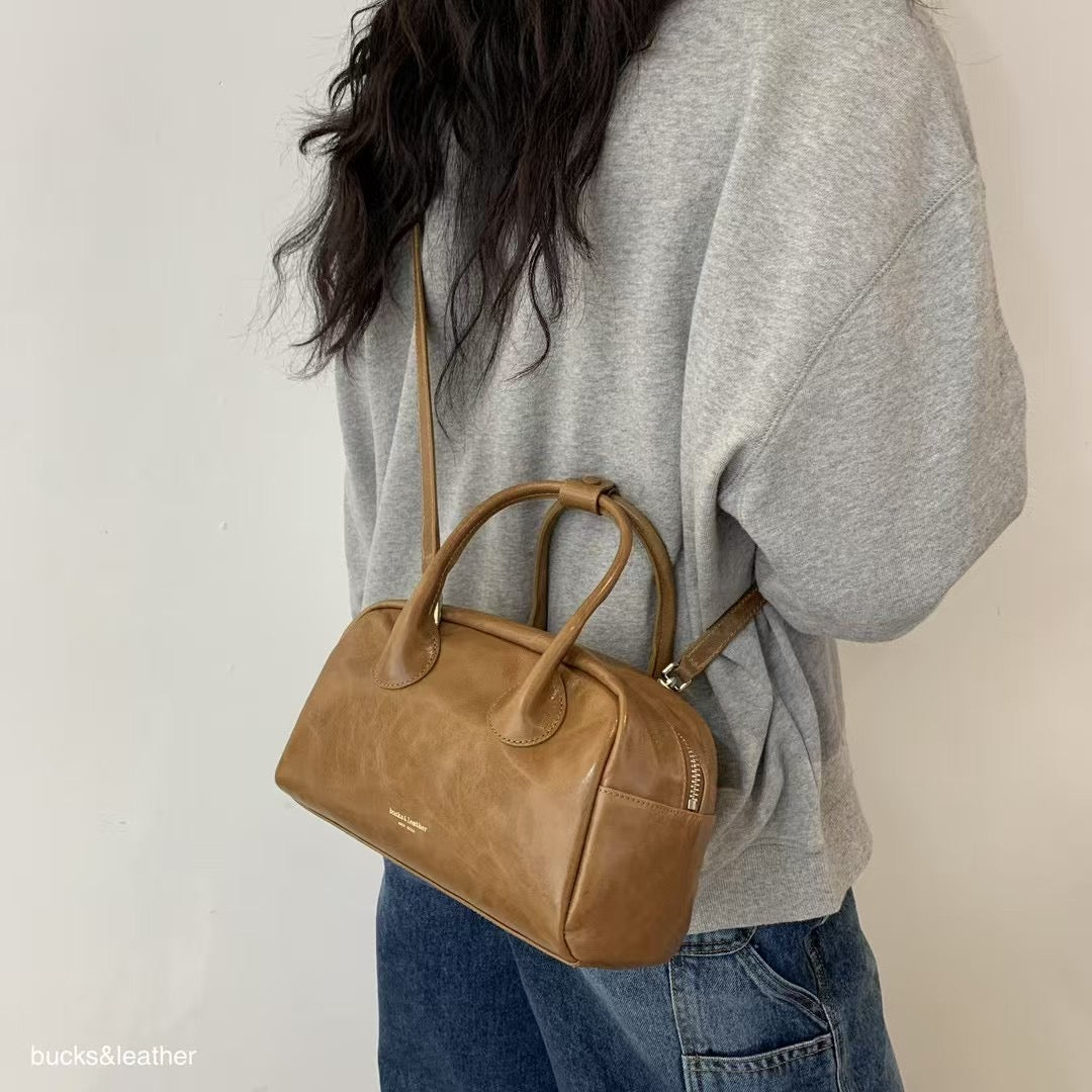 Mardi; mardi mercredi; 韓國代購；代購；korea; bag; leather; handbag; 牛皮；羊皮；手袋；皮袋；bucks & leather; fashion; 時裝； 韓國；正貨；正版；正品；韓國直送；代購直送；衛衣；hoodie; 東大門；韓國代購；韓國直送；韓國袋；韓國手袋；韓國製造；真皮手袋；牛皮袋；羊皮袋；korea; made in korea; 韓國正版