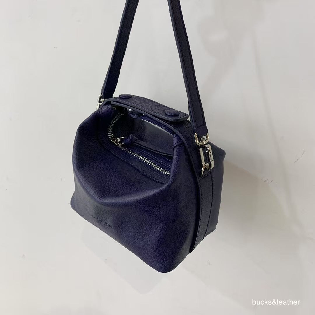 Mardi; mardi mercredi; 韓國代購；代購；korea; bag; leather; handbag; 牛皮；羊皮；手袋；皮袋；bucks & leather; fashion; 時裝； 韓國；正貨；正版；正品；韓國直送；代購直送；衛衣；hoodie; 東大門；韓國代購；韓國直送；韓國袋；韓國手袋；韓國製造；真皮手袋；牛皮袋；羊皮袋；korea; made in korea; 韓國正版