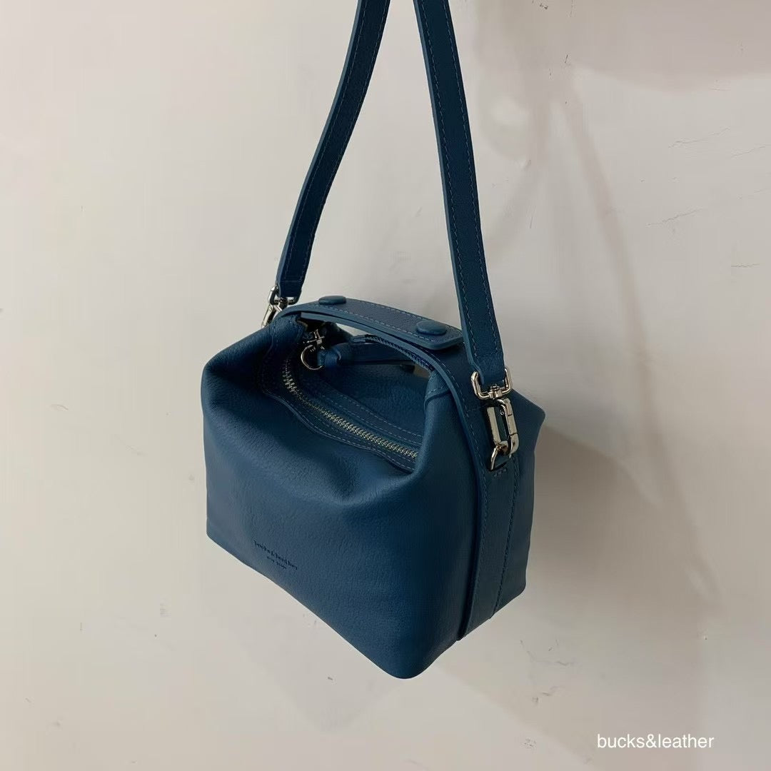 Mardi; mardi mercredi; 韓國代購；代購；korea; bag; leather; handbag; 牛皮；羊皮；手袋；皮袋；bucks & leather; fashion; 時裝； 韓國；正貨；正版；正品；韓國直送；代購直送；衛衣；hoodie; 東大門；韓國代購；韓國直送；韓國袋；韓國手袋；韓國製造；真皮手袋；牛皮袋；羊皮袋；korea; made in korea; 韓國正版