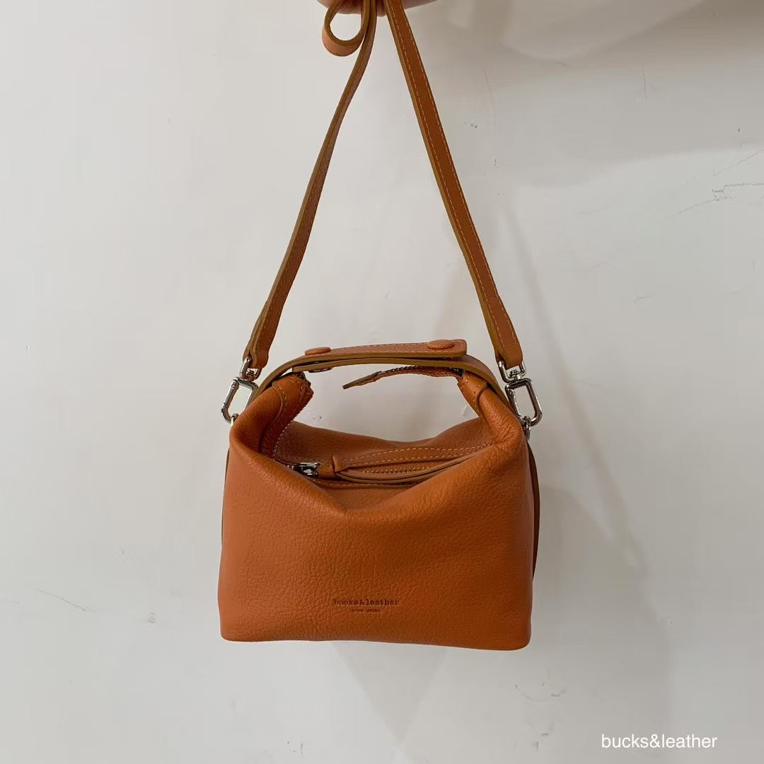 Mardi; mardi mercredi; 韓國代購；代購；korea; bag; leather; handbag; 牛皮；羊皮；手袋；皮袋；bucks & leather; fashion; 時裝； 韓國；正貨；正版；正品；韓國直送；代購直送；衛衣；hoodie; 東大門；韓國代購；韓國直送；韓國袋；韓國手袋；韓國製造；真皮手袋；牛皮袋；羊皮袋；korea; made in korea; 韓國正版