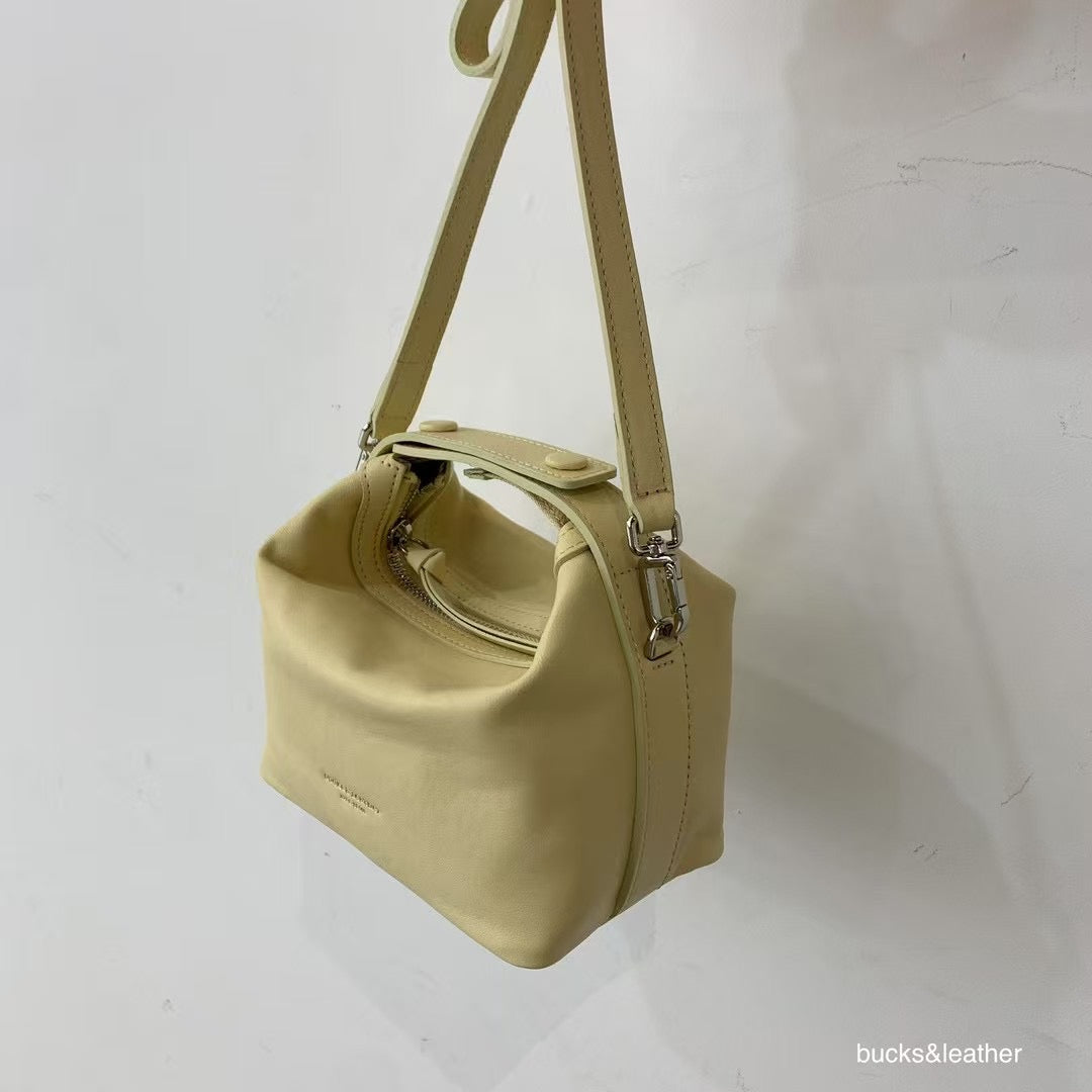 Mardi; mardi mercredi; 韓國代購；代購；korea; bag; leather; handbag; 牛皮；羊皮；手袋；皮袋；bucks & leather; fashion; 時裝； 韓國；正貨；正版；正品；韓國直送；代購直送；衛衣；hoodie; 東大門；韓國代購；韓國直送；韓國袋；韓國手袋；韓國製造；真皮手袋；牛皮袋；羊皮袋；korea; made in korea; 韓國正版