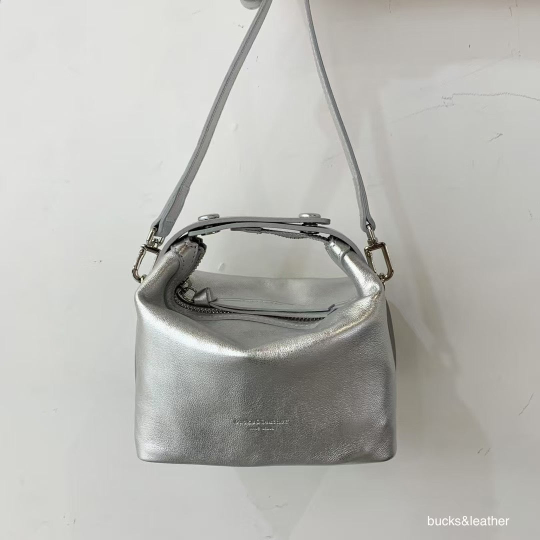Mardi; mardi mercredi; 韓國代購；代購；korea; bag; leather; handbag; 牛皮；羊皮；手袋；皮袋；bucks & leather; fashion; 時裝； 韓國；正貨；正版；正品；韓國直送；代購直送；衛衣；hoodie; 東大門；韓國代購；韓國直送；韓國袋；韓國手袋；韓國製造；真皮手袋；牛皮袋；羊皮袋；korea; made in korea; 韓國正版