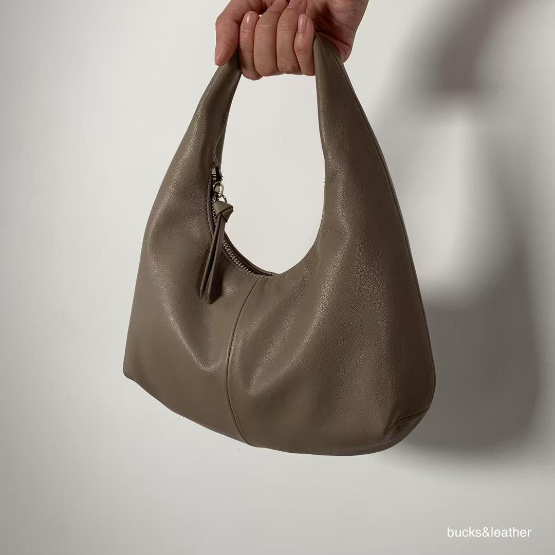 Mardi; mardi mercredi; 韓國代購；代購；korea; bag; leather; handbag; 牛皮；羊皮；手袋；皮袋；bucks & leather; fashion; 時裝； 韓國；正貨；正版；正品；韓國直送；代購直送；衛衣；hoodie; 東大門；韓國代購；韓國直送；韓國袋；韓國手袋；韓國製造；真皮手袋；牛皮袋；羊皮袋；korea; made in korea; 韓國正版