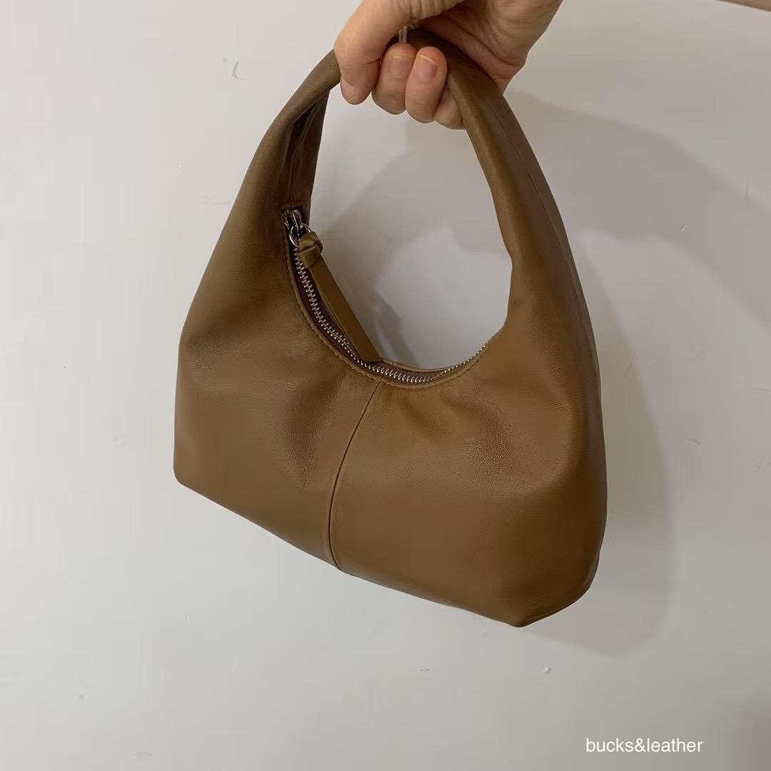 Mardi; mardi mercredi; 韓國代購；代購；korea; bag; leather; handbag; 牛皮；羊皮；手袋；皮袋；bucks & leather; fashion; 時裝； 韓國；正貨；正版；正品；韓國直送；代購直送；衛衣；hoodie; 東大門；韓國代購；韓國直送；韓國袋；韓國手袋；韓國製造；真皮手袋；牛皮袋；羊皮袋；korea; made in korea; 韓國正版