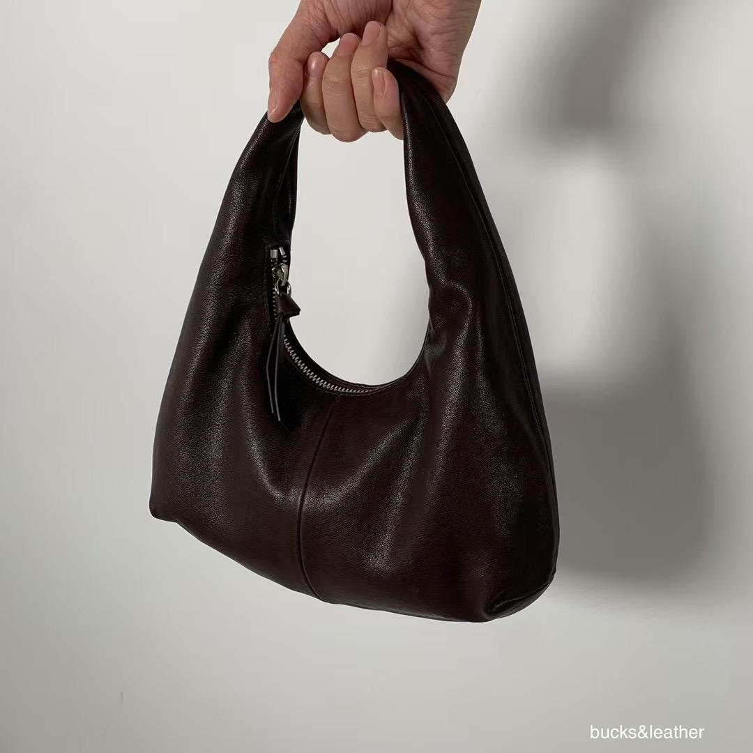 Mardi; mardi mercredi; 韓國代購；代購；korea; bag; leather; handbag; 牛皮；羊皮；手袋；皮袋；bucks & leather; fashion; 時裝； 韓國；正貨；正版；正品；韓國直送；代購直送；衛衣；hoodie; 東大門；韓國代購；韓國直送；韓國袋；韓國手袋；韓國製造；真皮手袋；牛皮袋；羊皮袋；korea; made in korea; 韓國正版