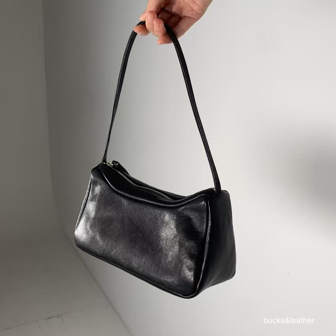 Mardi; mardi mercredi; 韓國代購；代購；korea; bag; leather; handbag; 牛皮；羊皮；手袋；皮袋；bucks & leather; fashion; 時裝； 韓國；正貨；正版；正品；韓國直送；代購直送；衛衣；hoodie; 東大門；韓國代購；韓國直送；韓國袋；韓國手袋；韓國製造；真皮手袋；牛皮袋；羊皮袋；korea; made in korea; 韓國正版