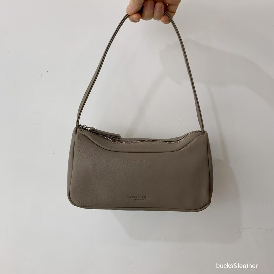 Mardi; mardi mercredi; 韓國代購；代購；korea; bag; leather; handbag; 牛皮；羊皮；手袋；皮袋；bucks & leather; fashion; 時裝； 韓國；正貨；正版；正品；韓國直送；代購直送；衛衣；hoodie; 東大門；韓國代購；韓國直送；韓國袋；韓國手袋；韓國製造；真皮手袋；牛皮袋；羊皮袋；korea; made in korea; 韓國正版